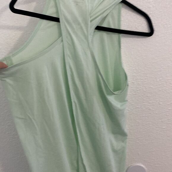 Athleta- mint green crisscross back workout tank-size medium - Picture 4 of 7